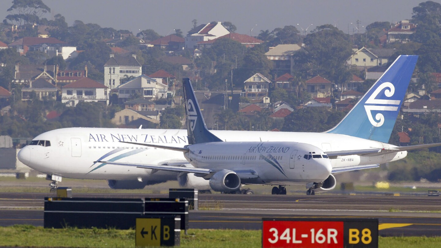 Airplane passenger fined in Sydney for urinating in a cup