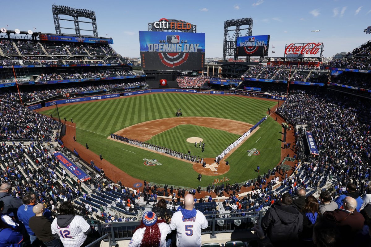 New York Mets fan pelted with hot dogs on $1 night; record 44,269 sold - UPI.com