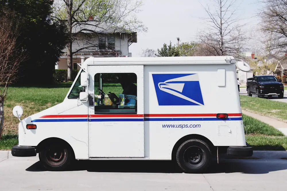 Postal worker caught racing Mustang in USPS van, hitting 105 mph in a 60 mph zone - Inshort